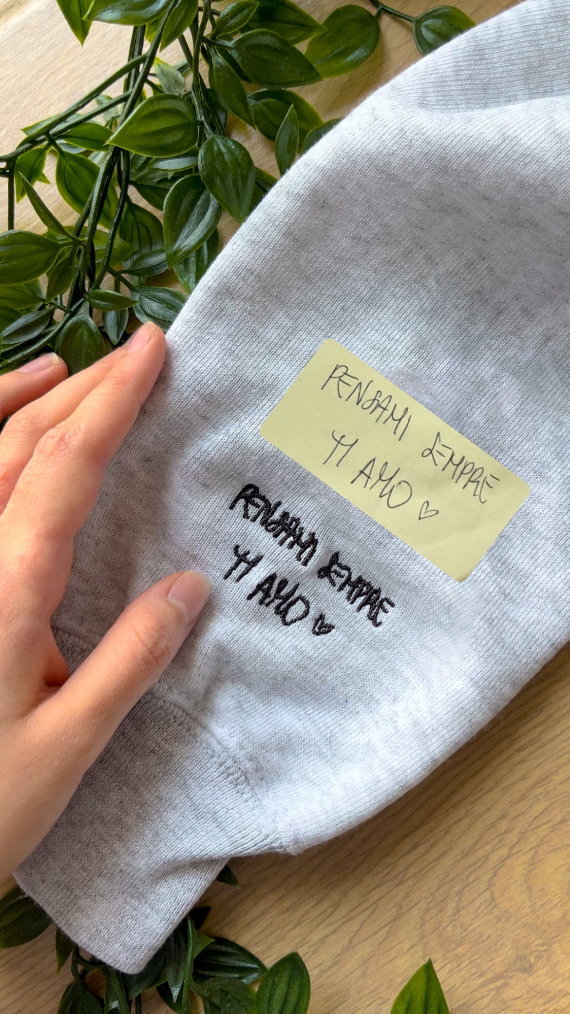 Felpa con dedica personalizzata nella manica - UNISEX